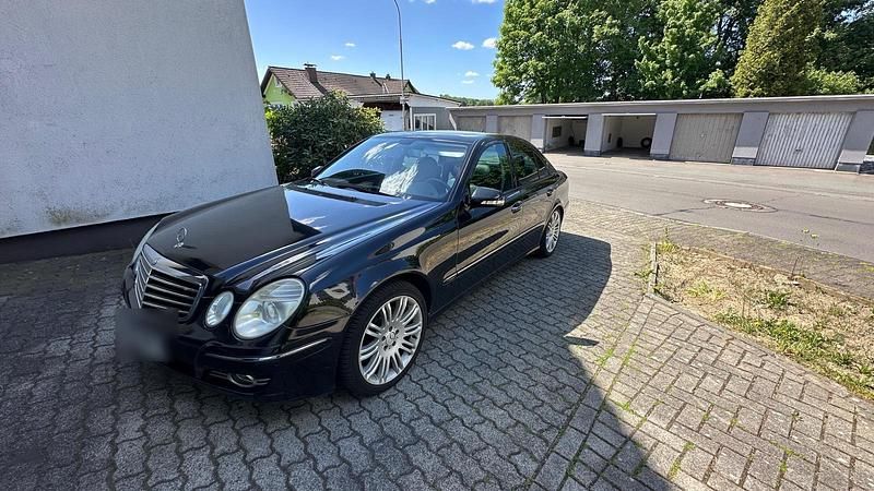 Schwarz Gebraucht 2007 Mercedes E320 Limousine | 4.800 € (Fairer Preis) - Bild 1/4
