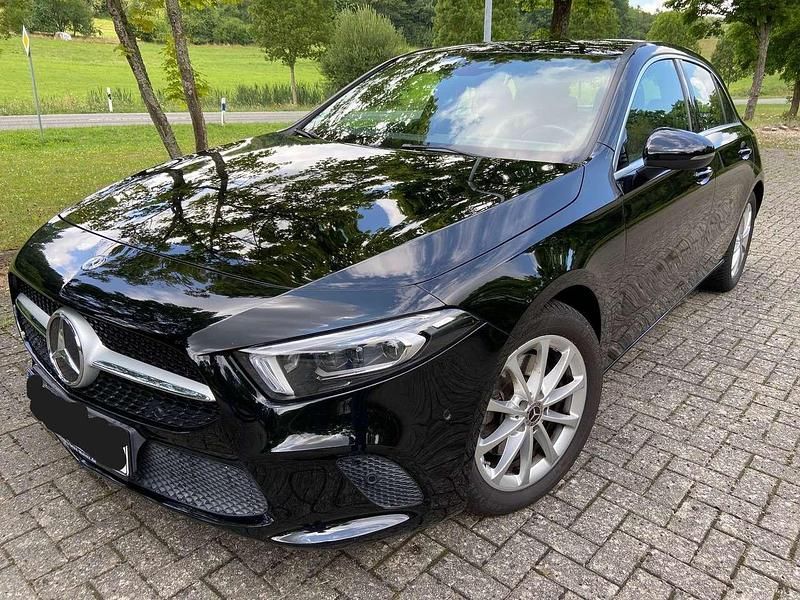 Schwarz Gebraucht 2019 Mercedes A220 Progressive Limousine | 20.000 € (Superpreis) - Bild 1/4