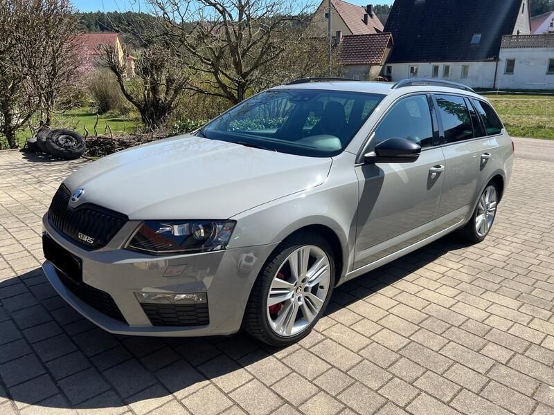 Grau Gebraucht 2017 Skoda Octavia RS Kombi | 14.499 € (Guter Preis) - Bild 1/4