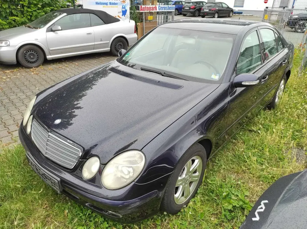 Second-hand Mercedes E240 177 CP (130 kW) 2004 Albastru Berlinǎ
