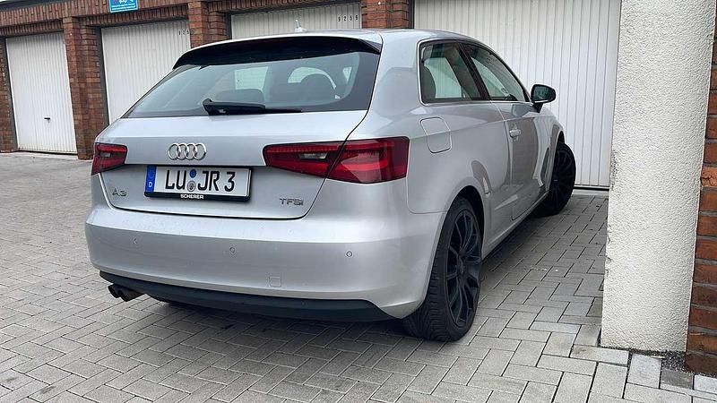 Gebraucht 2014 Audi A3 Attraction Limousine | 11.700 € (Fairer Preis) - Bild 1/4