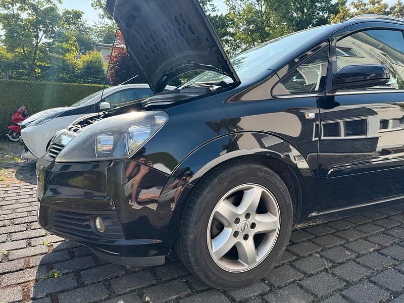Schwarz Gebraucht 2006 Opel Zafira Van / Kleinbus | 1.950 € (Etwas zu teuer) - Bild 1/4