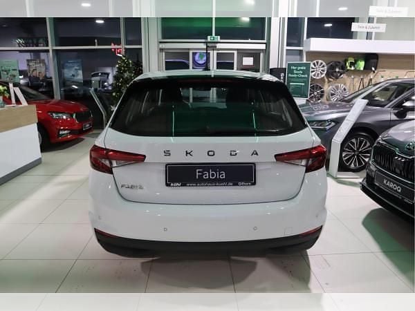 Neu Skoda Fabia Selection 80 PS (58 kW) 2025 Weiß (moonweiss metallic) Limousine