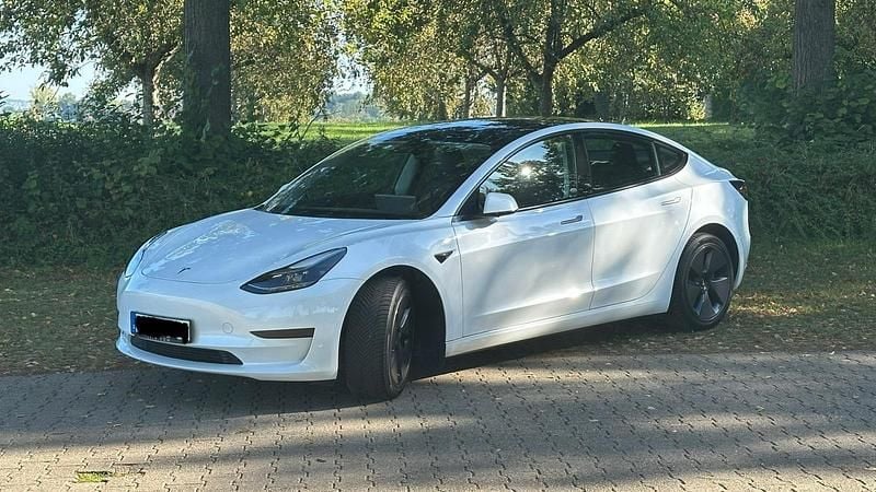 Weiß Gebraucht 2022 Tesla Model 3 RWD Limousine | 24.999 € (Superpreis) - Bild 1/4