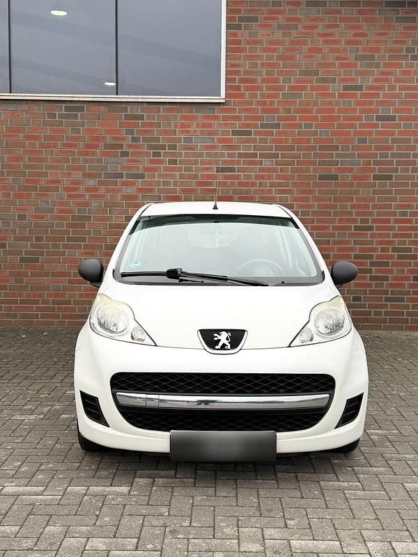 Gebraucht Peugeot 107 68 PS (50 kW) 2012 Weiß Kleinwagen