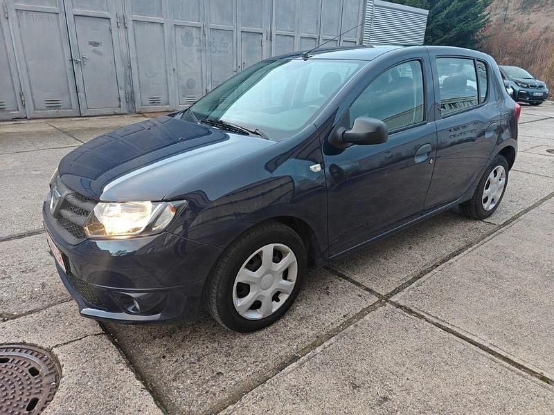 Blau Gebraucht 2014 Dacia Sandero Ambiance Limousine | 3.950 € (Guter Preis) - Bild 1/4