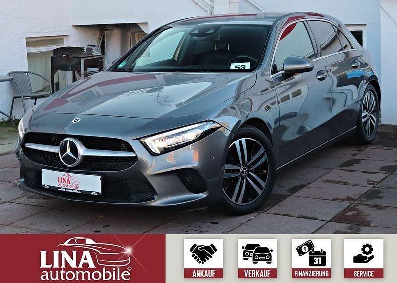 Mountaingrau Gebraucht 2018 Mercedes A200 Limousine | 20.980 € (Fairer Preis) - Bild 1/4