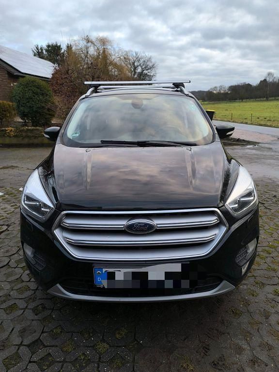 Gebraucht Ford Kuga Titanium 150 PS (110 kW) 2019 Schwarz SUV