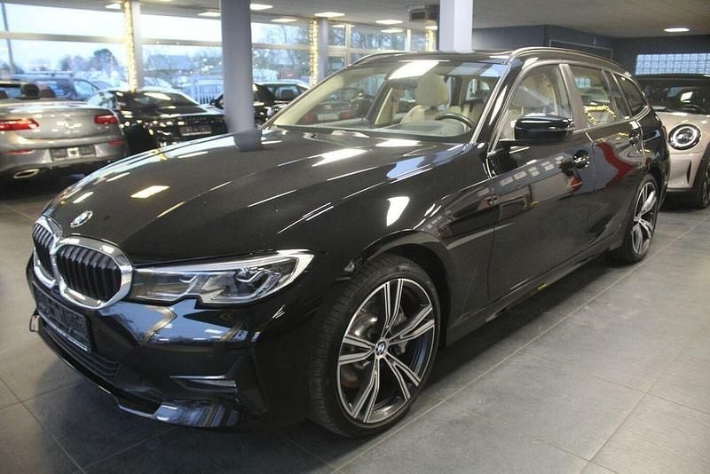 Schwarz Gebraucht 2021 BMW 330 Advantage Kombi | 29.980 € (Fairer Preis) - Bild 1/4