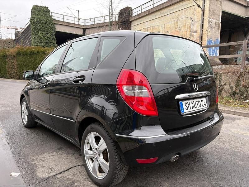 Gebraucht Mercedes A180 Avantgarde 109 PS (80 kW) 2010 Schwarz Limousine
