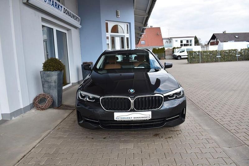 Używany BMW 520 190 KM (139 kW) 2022 Szary Kombi