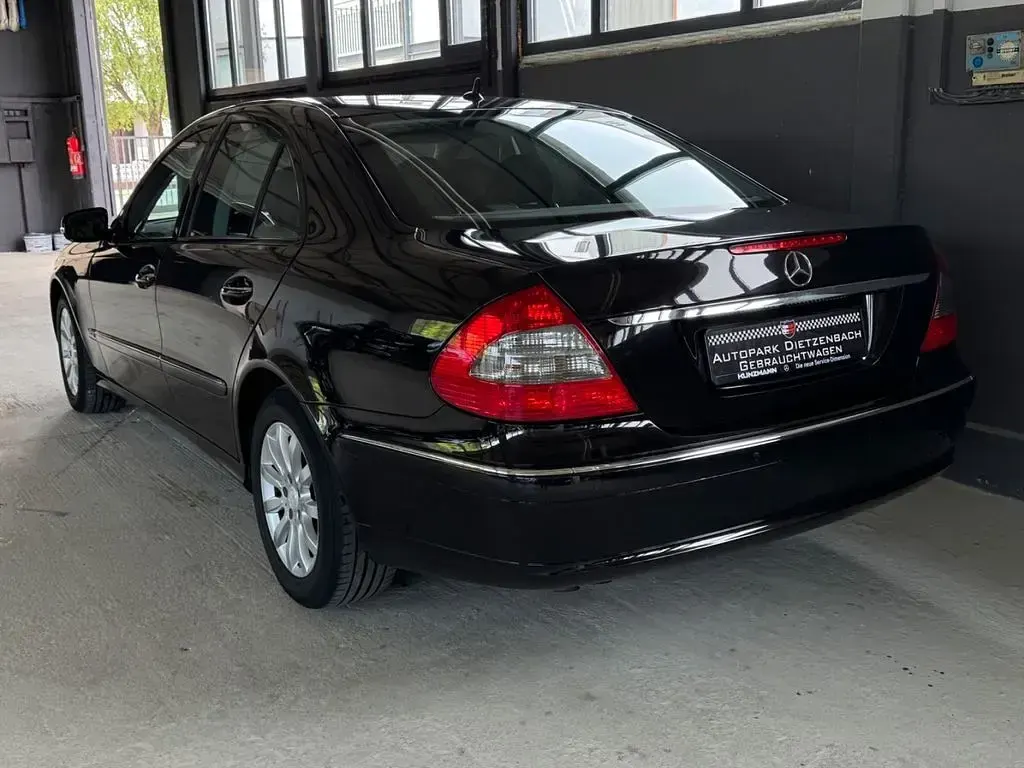 Gebraucht Mercedes E220 Elegance 170 PS (125 kW) 2009 Schwarz Limousine