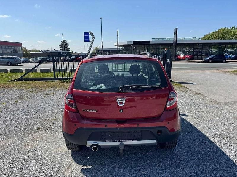 Second-hand Dacia Sandero Stepway 84 CP (61 kW) 2011 Roșu Hatchback