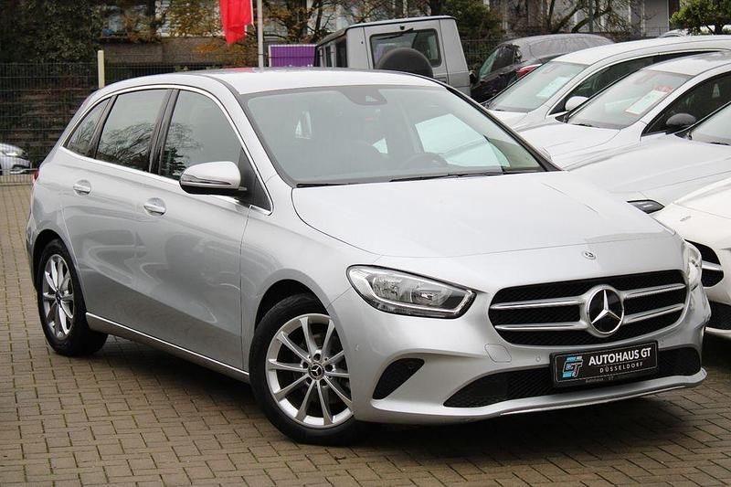 Gebraucht Mercedes B180 136 PS (100 kW) 2022 Iridiumsilber Van / Kleinbus