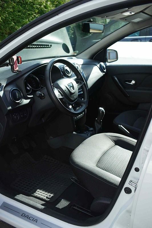 Weiß Gebraucht 2016 Dacia Logan MCV Kombi | 3.800 € - Bild 1/4