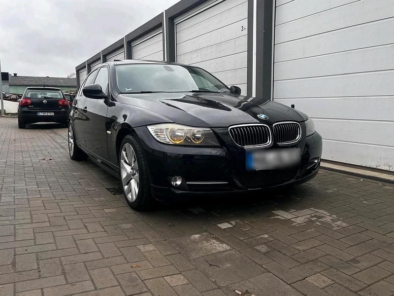 Gebraucht BMW 320 170 PS (125 kW) 2011 Schwarz Limousine