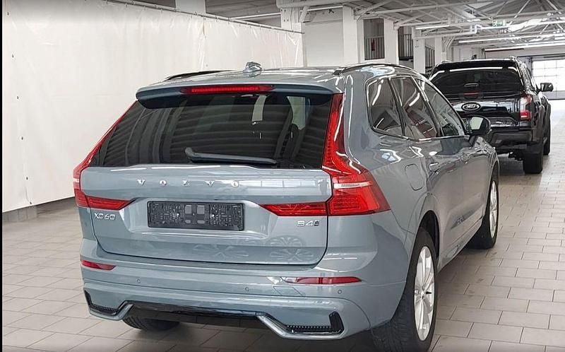 Gebraucht Volvo XC60 Plus 197 PS (144 kW) 2023 Grau SUV