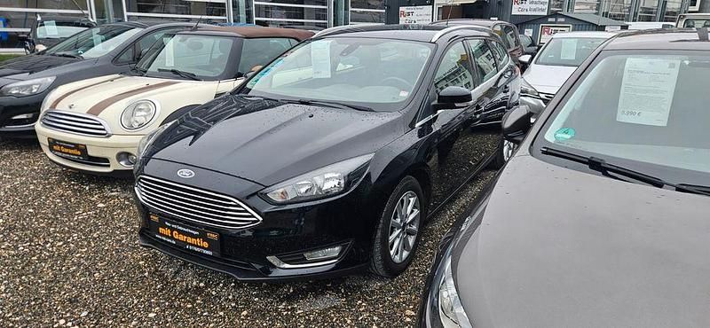 Schwarz Gebraucht 2015 Ford Focus Titanium Limousine | 4.790 € (Fairer Preis) - Bild 1/4