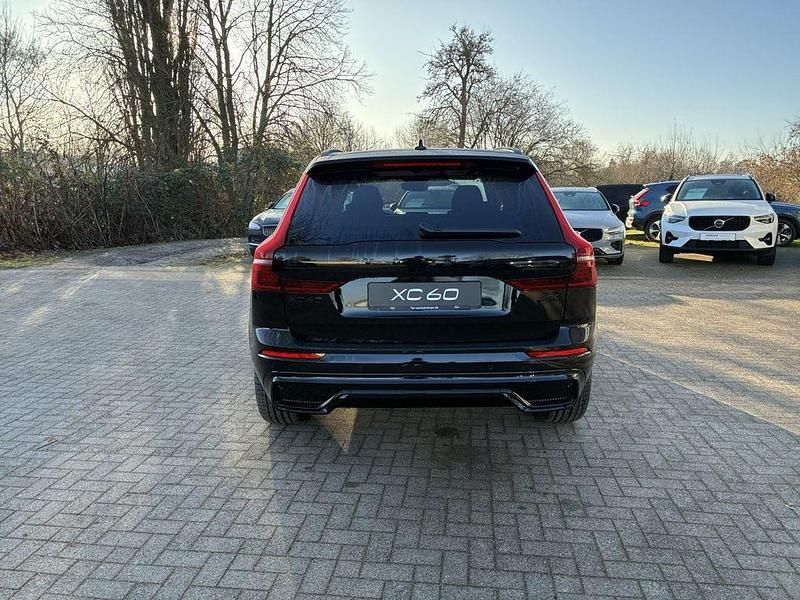 Neu Volvo XC60 Plus 250 PS (183 kW) 2025 Onyx black SUV