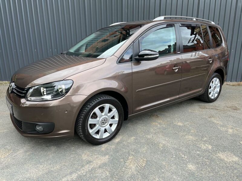 Braun Gebraucht 2011 VW Touran Style Van / Kleinbus | 7.699 € (Fairer Preis) - Bild 1/4