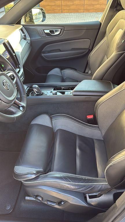 Gebraucht Volvo XC60 R-Design 197 PS (144 kW) 2022 Grau SUV