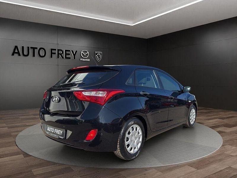 Gebraucht Hyundai i30 Classic 99 PS (72 kW) 2012 Schwarz Limousine