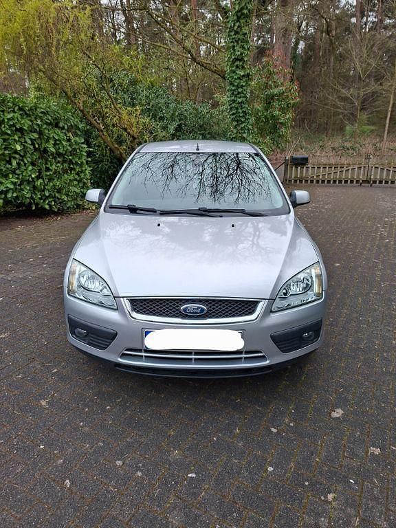 Gebraucht Ford Focus Ghia 101 PS (74 kW) 2005 Grau Limousine