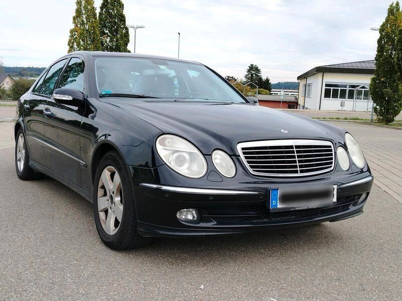 Schwarz Gebraucht 2006 Mercedes E220 Limousine | 5.100 € - Bild 1/4