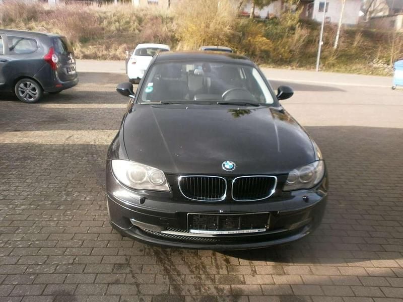 Gebraucht BMW 118 143 PS (105 kW) 2011 Black sapphire metallic Kleinwagen
