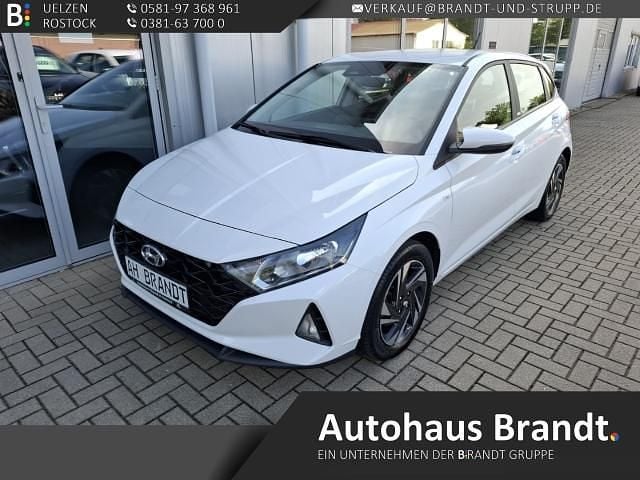 Weiss Gebraucht 2021 Hyundai i20 Select Kleinwagen | 16.990 € (Fairer Preis) - Bild 1/4