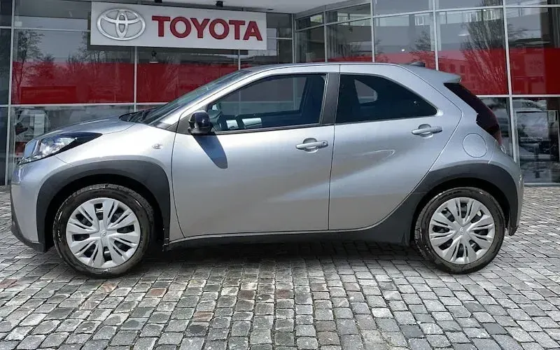 Gebraucht Toyota Aygo X Play 72 PS (52 kW) 2022 Silber SUV