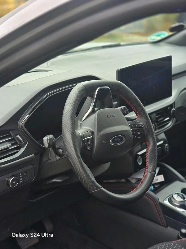 Gebraucht Ford Kuga 152 PS (111 kW) 2024 Silber SUV