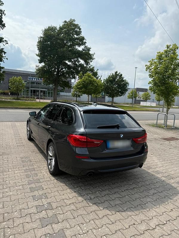 Gebraucht BMW 520 190 PS (139 kW) 2017 Grau Kombi