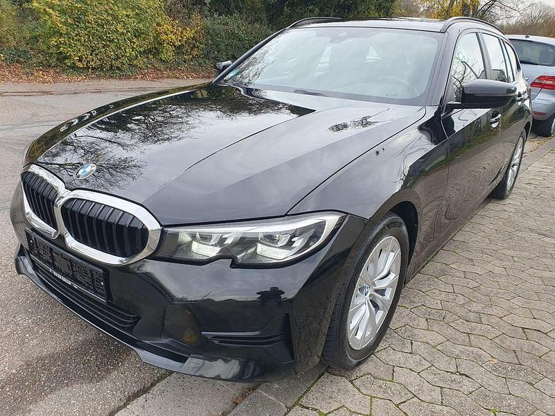 Schwarz Gebraucht 2022 BMW 318 Advantage Kombi | 19.900 € (Fairer Preis) - Bild 1/4