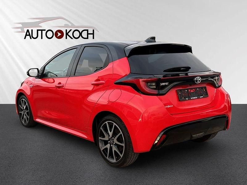 Gebraucht Toyota Yaris Hybrid Edition 116 PS (85 kW) 2021 Rot Limousine