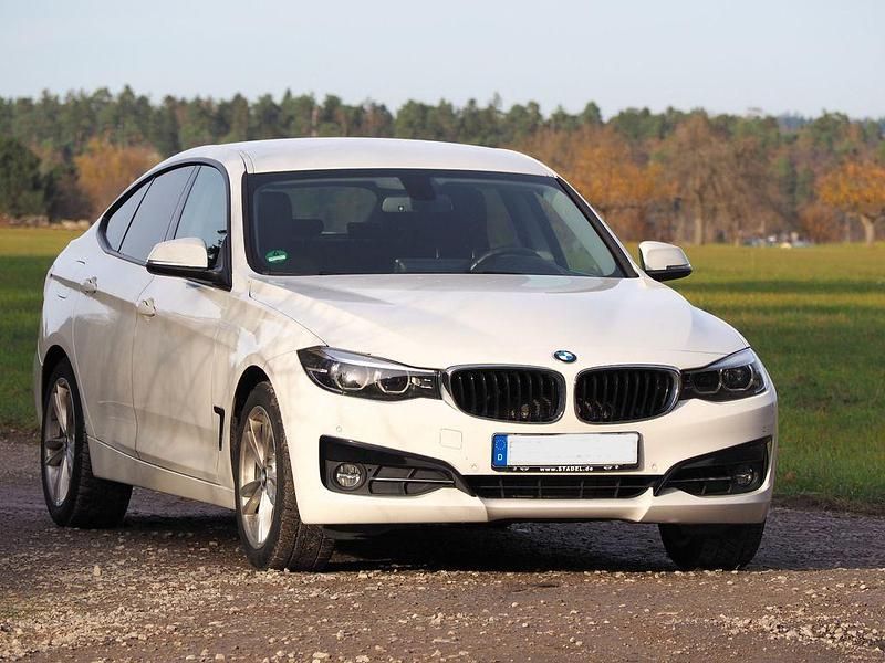 Weiß Gebraucht 2019 BMW 318 Gran Turismo Sport Line Limousine | 16.399 € (Guter Preis) - Bild 1/4