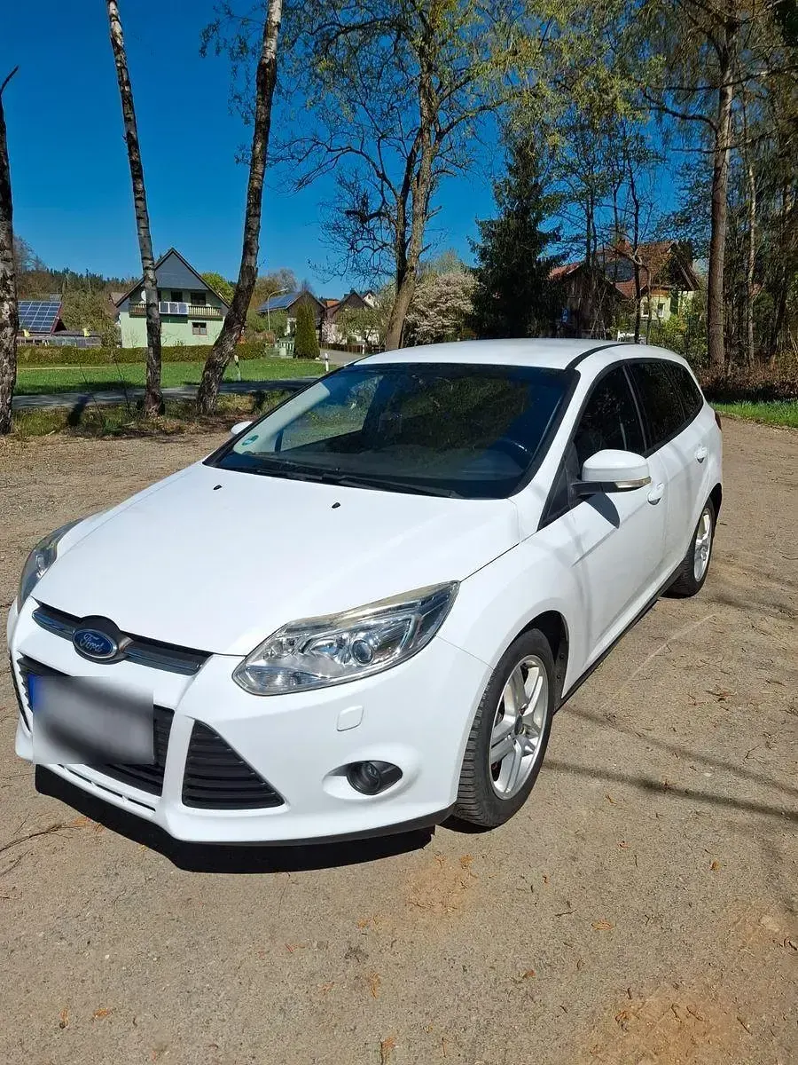 Używany Ford Focus SYNC Edition 101 KM (74 kW) 2014 Biały Kombi