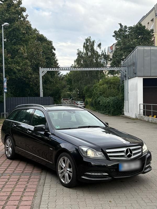 Schwarz Gebraucht 2011 Mercedes C220 Avantgarde Kombi | 4.650 € (Superpreis) - Bild 1/4