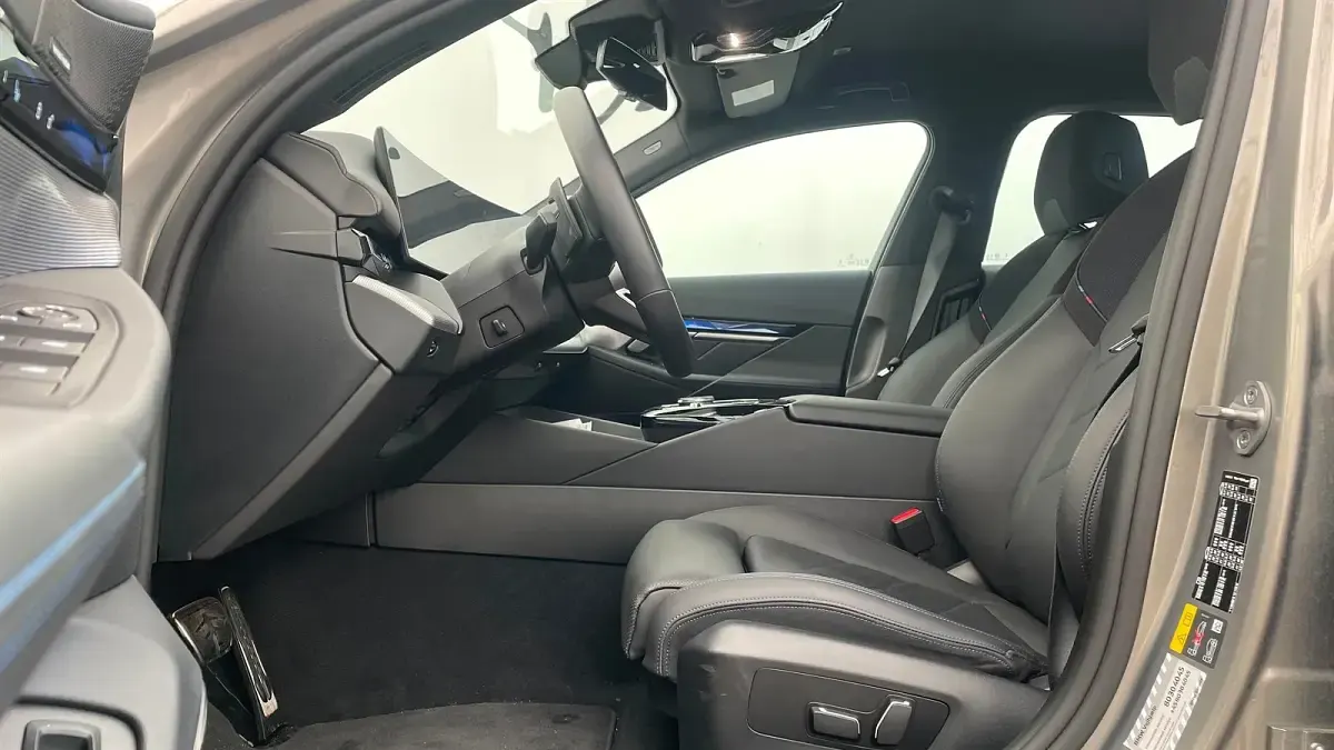 Gebraucht BMW i5 Shadowline 442 kW (601 PS) 2025 Oxidgrau ii metallic Limousine