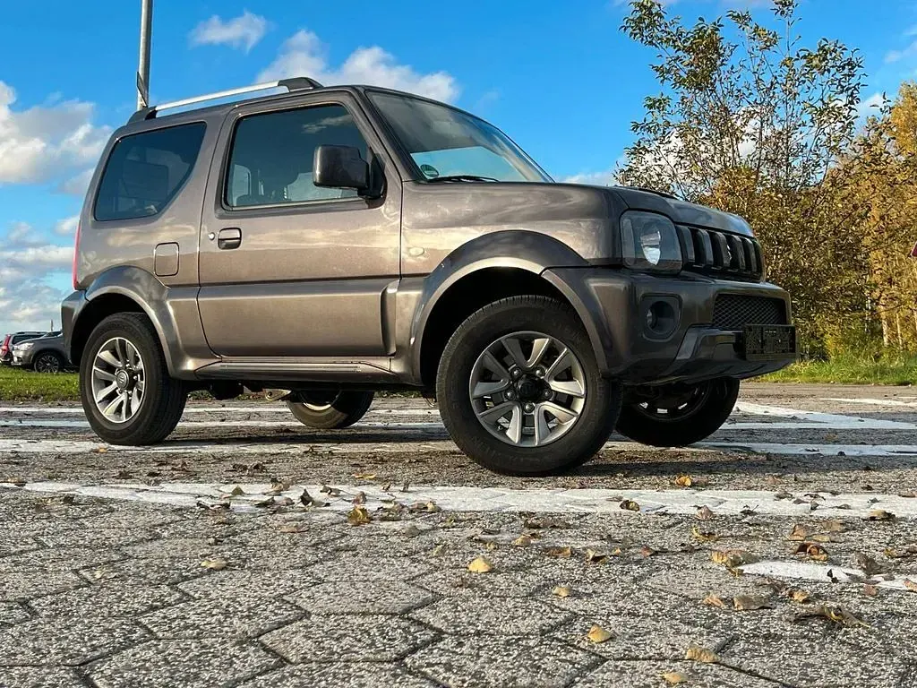 Używany Suzuki Jimny Style 84 KM (61 kW) 2017 Szary SUV