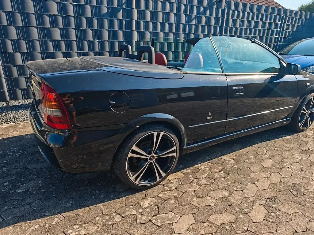 Gebraucht Opel Astra Edition 147 PS (108 kW) 2003 Schwarz Cabrio