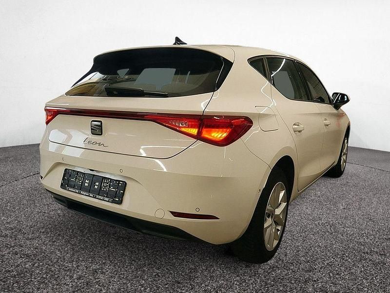Gebraucht Seat Leon Style 150 PS (110 kW) 2022 Weiß Limousine