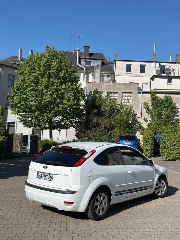 Second-hand Ford Focus 109 CP (80 kW) 2007 Alb Hatchback