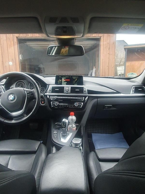 Gebraucht BMW 330 Sport Line 258 PS (189 kW) 2015 Schwarz Kombi
