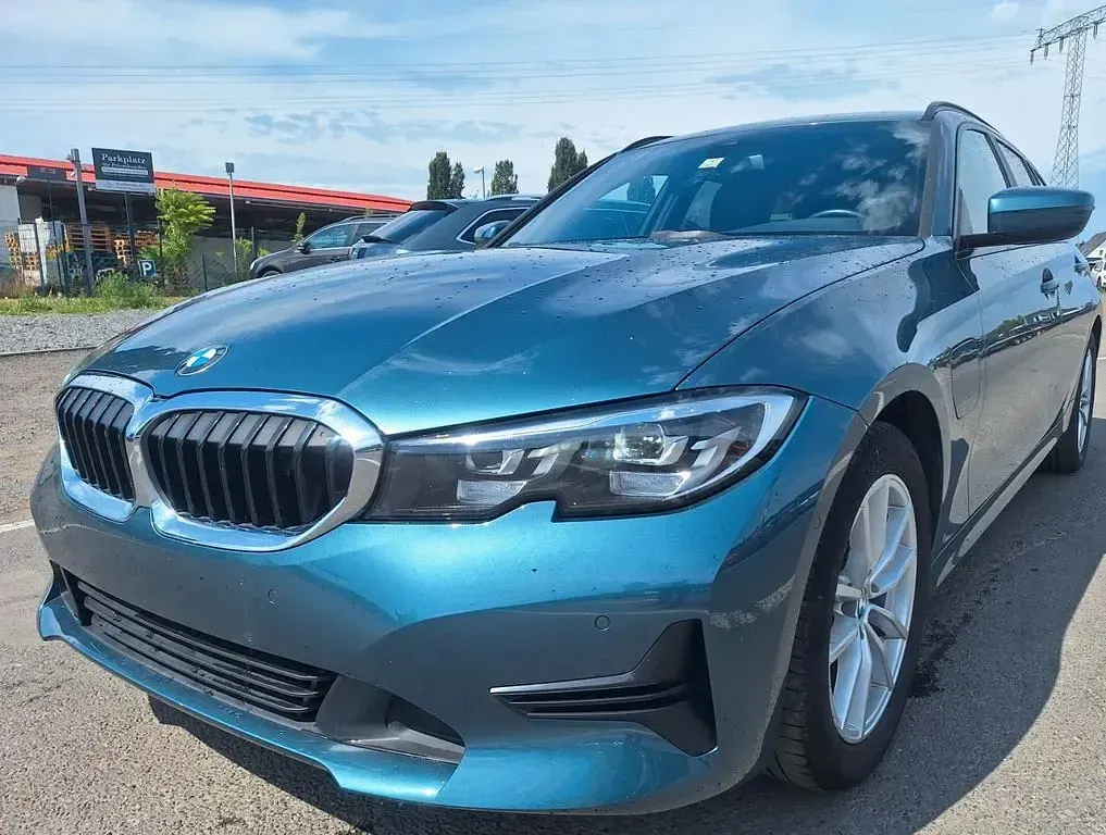 Gebraucht BMW 320e Advantage 204 PS (150 kW) 2021 Grün Limousine