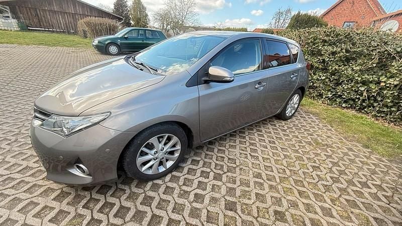 Gebraucht Toyota Auris 90 PS (66 kW) 2013 Grau Kleinwagen