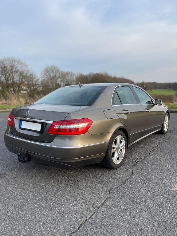 Gebraucht Mercedes E250 Avantgarde 204 PS (150 kW) 2009 Grau Limousine