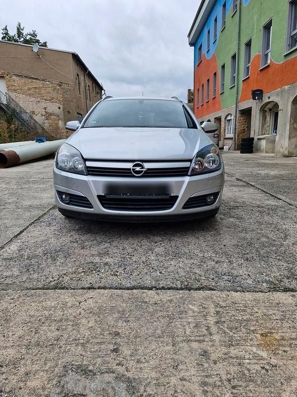 Grau Gebraucht 2005 Opel Astra Kombi | 2.000 € (Fairer Preis) - Bild 1/4