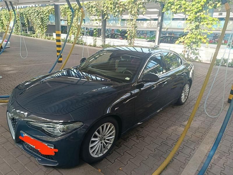 Blau Gebraucht 2016 Alfa Romeo Giulia Super Limousine | 15.800 € (Teuer) - Bild 1/4