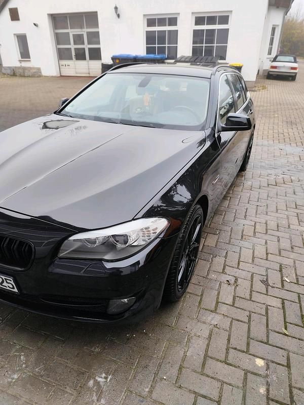 Gebraucht BMW 525 204 PS (150 kW) 2010 Schwarz Kombi